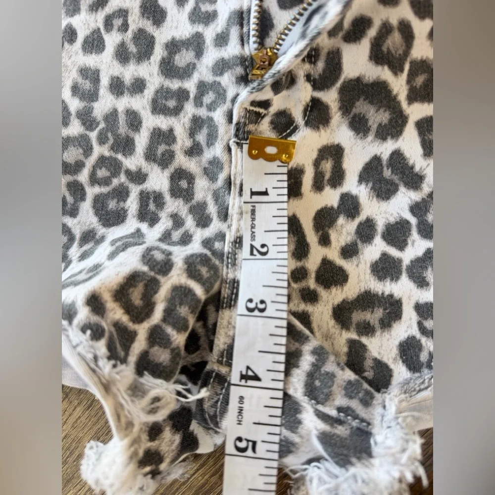 GOOD AMERICAN Animal Print Black/White Shorts 4/27 preowned - Picture 7 of 16